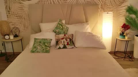 juliehill online show from February 25, 7:51 am