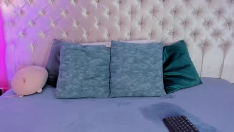 Julieta  online show from December 18, 12:10 pm