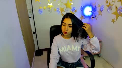 julieta_fn online show from December 15, 3:06 pm