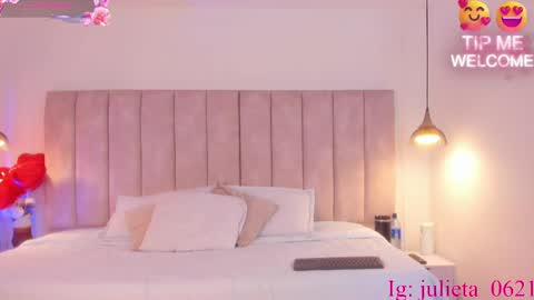 Snapshot of julieta_jane_ chatting on March 4, 4:27 am Julieta online show from March 4, 4:27 am