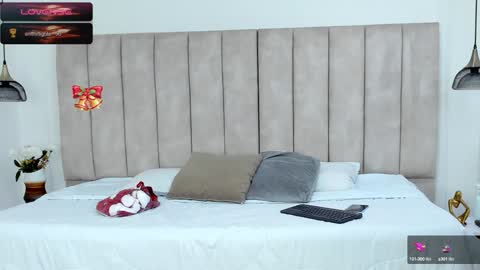 Snapshot of julieta_jane_ chatting on December 19, 4:23 am Julieta online show from December 19, 4:23 am