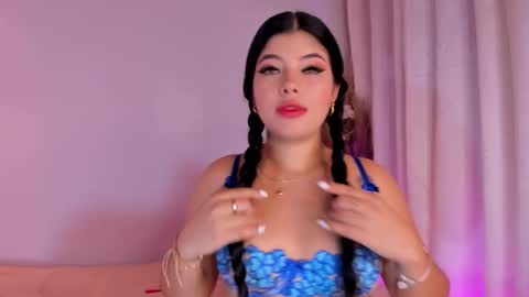 Snapshot of julieta_red2 chatting on October 14, 10:56 pm Julie independent model online show from October 14, 10:56 pm