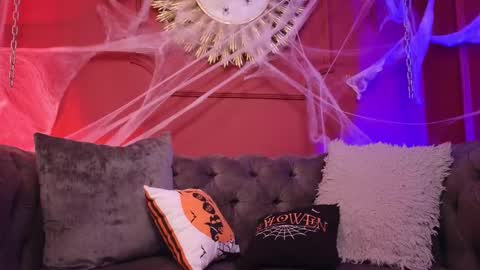 Snapshot of julieta_russell chatting on October 20, 12:08 pm Julieta online show from October 20, 12:08 pm