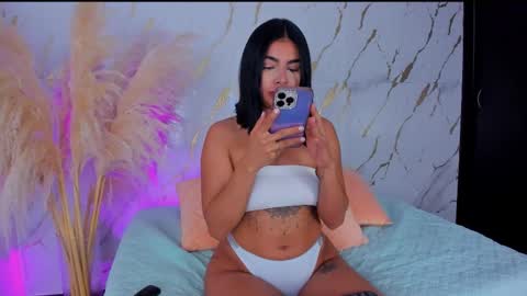 Julieth Gomez online show from February 25, 2:21 am