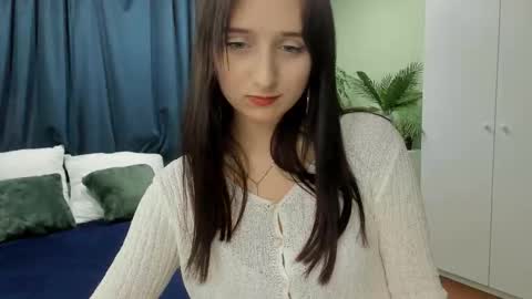 julietmonli online show from October 1, 3:44 am