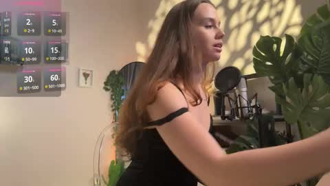 Snapshot of juliette_junson chatting on February 23, 12:52 pm Julie online show from February 23, 12:52 pm