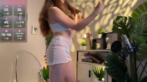 Snapshot of juliette_junson chatting on January 14, 1:17 pm Julie online show from January 14, 1:17 pm