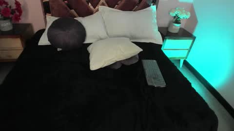 juli  online show from March 5, 8:37 pm