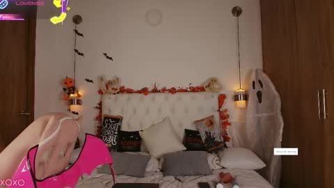 jullianapriv_ online show from October 22, 2:22 pm