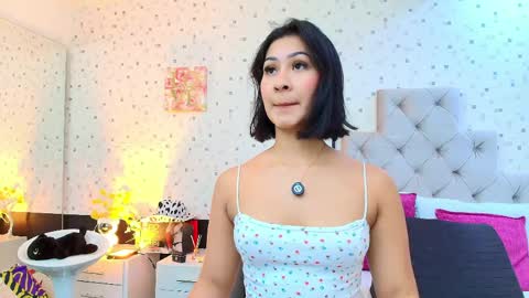 Julieta Reyes   online show from April 21, 11:50 am