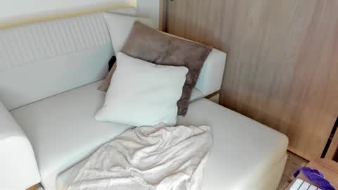 july_correa online show from November 20, 1:39 am