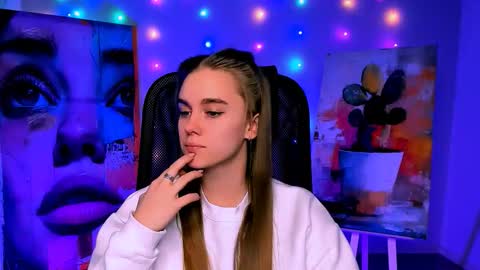 junewoods online show from February 9, 12:18 pm