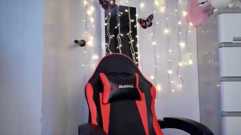 junovaughn online show from October 4, 2:39 am