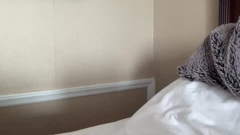 Flirty influncer online show from August 4, 1:50 pm