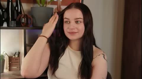 just_dakota_ online show from February 25, 9:19 am