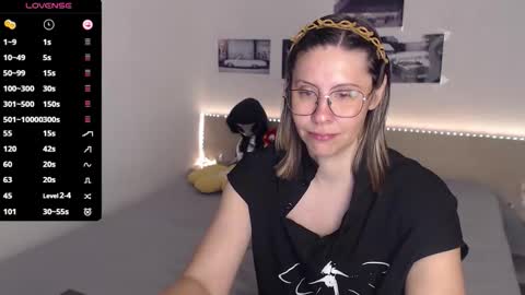 Julie online show from October 1, 4:06 am