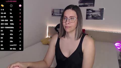 Julie online show from April 14, 3:45 pm