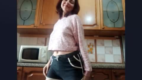 Snapshot of kacilangowski chatting on October 18, 6:27 am Nika online show from October 18, 6:27 am