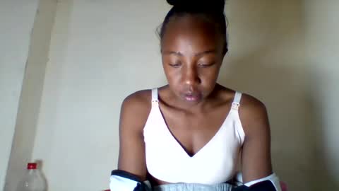 kalyssia_belle online show from July 18, 9:50 pm
