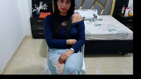 kamgomezxox online show from March 7, 2:46 am