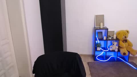 kamilla_love_ online show from November 15, 2:51 pm