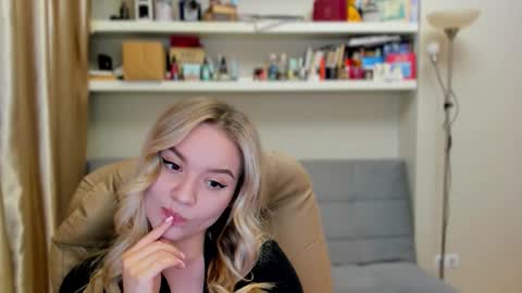 Snapshot of kara_smith_ chatting on October 19, 11:29 pm Kara. Off from 15th till 24th of December online show from October 19, 11:29 pm
