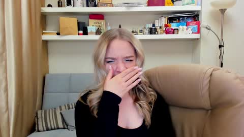 Snapshot of kara_smith_ chatting on December 28, 10:23 pm Kara. Off from 15th till 24th of December online show from December 28, 10:23 pm