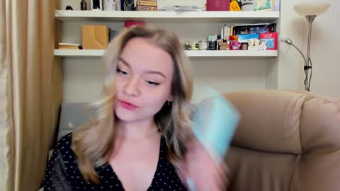 Snapshot of kara_smith_ chatting on December 6, 10:40 pm Kara. Off from 15th till 24th of December online show from December 6, 10:40 pm