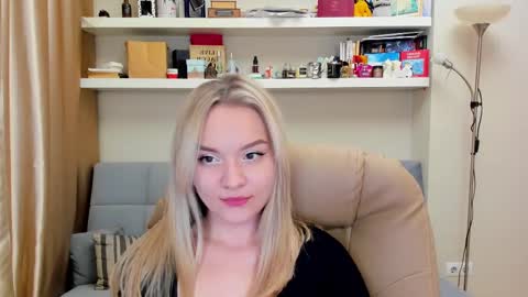 Snapshot of kara_smith_ chatting on February 9, 10:11 pm Kara. Off from 15th till 24th of December online show from February 9, 10:11 pm