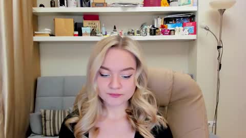 Snapshot of kara_smith_ chatting on February 22, 11:10 pm Kara. Off from 15th till 24th of December online show from February 22, 11:10 pm