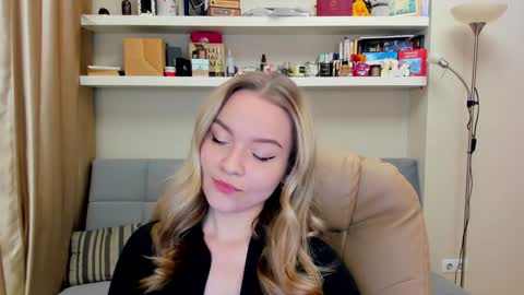 Snapshot of kara_smith_ chatting on December 7, 10:17 pm Kara. Off from 15th till 24th of December online show from December 7, 10:17 pm