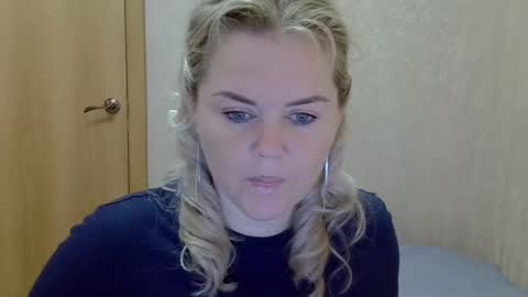 Snapshot of karennelsonx chatting on September 9, 1:33 pm karennelsonx online show from September 9, 1:33 pm