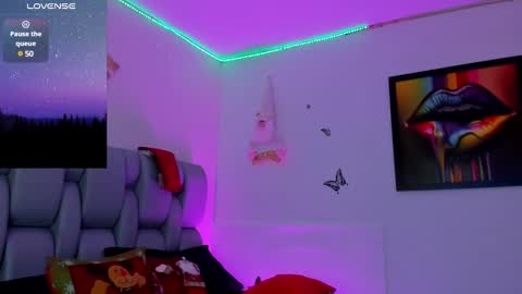 Snapshot of karin_grey69 chatting on December 20, 11:58 pm Karin online show from December 20, 11:58 pm