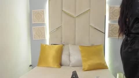 karinaacox online show from May 8, 12:52 pm