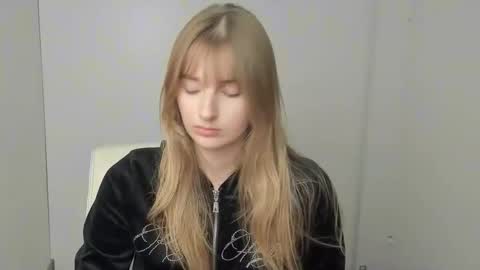 Snapshot of karla_flower chatting on October 2, 1:27 pm Karla online show from October 2, 1:27 pm