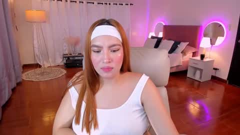 Snapshot of karla_hill_28 chatting on September 25, 4:22 am Karlita online show from September 25, 4:22 am