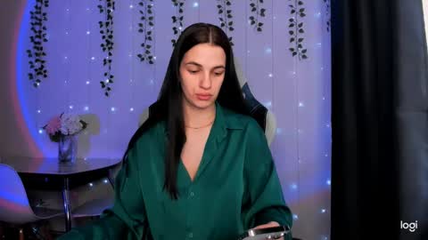 karla_lim online show from February 5, 11:55 am