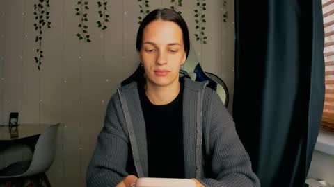 karla_lim online show from September 23, 11:30 am