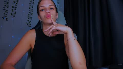 karla_lim online show from July 28, 12:48 pm