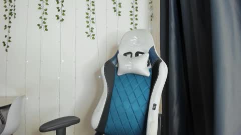 karla_lim online show from October 6, 11:05 am