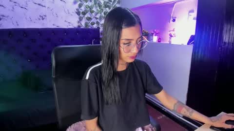 karlaslutskinny__ online show from April 16, 9:36 pm