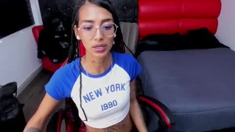 karlaslutskinny__ online show from May 16, 12:35 am