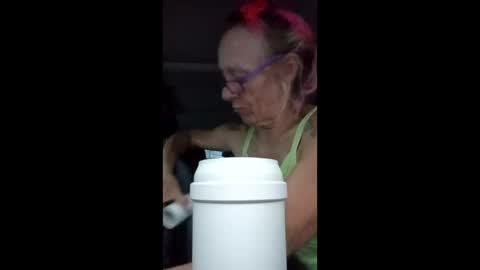 karliperry13 online show from March 15, 11:18 pm