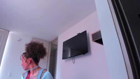 Karlye online show from May 31, 6:09 pm