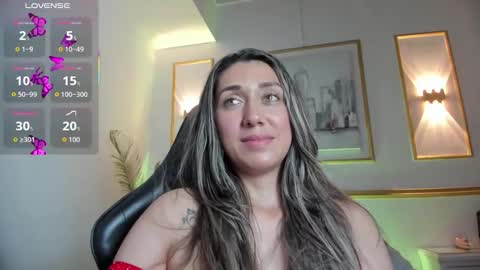 karlyy_ online show from December 4, 8:53 pm