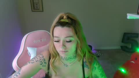 karmathevixen0304 online show from June 10, 5:55 pm