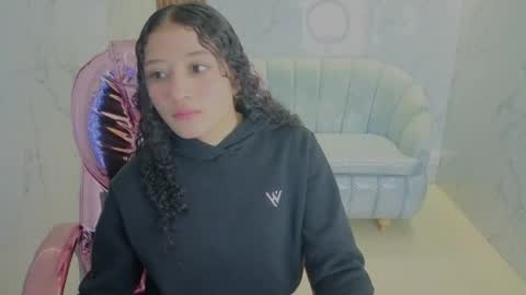 karol1_s online show from May 28, 3:15 am