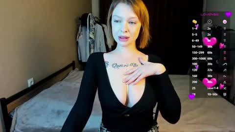 karolineneuer online show from March 7, 9:33 pm