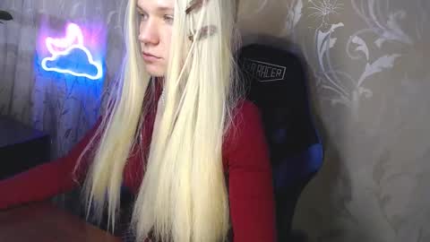 Caroline Fox online show from March 19, 10:30 am