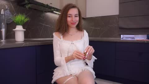 Hellomy name is Mami nice to meet you online show from October 15, 8:17 am
